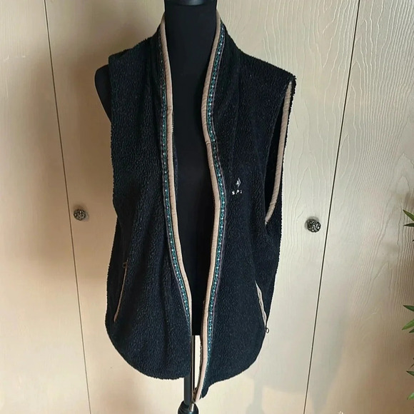 Leather trimmed fleece vest. - Picture 2 of 7